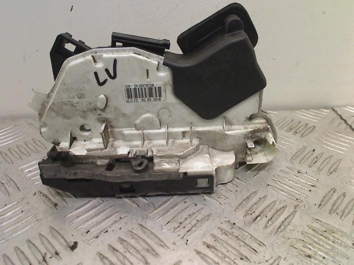 Moteur verrouillage centrale des portes d'un Volkswagen Polo, Autos : Pièces & Accessoires, Volkswagen, -, 3 mois de garantie