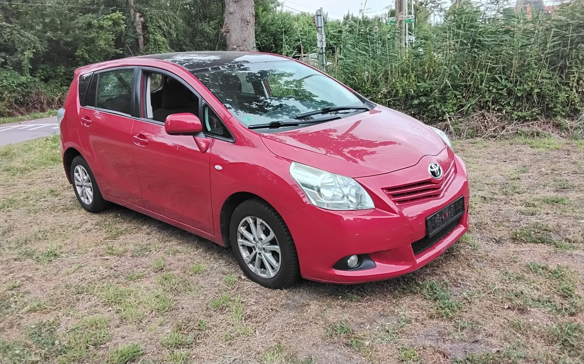 Toyota Verso, Autos, Rouge, Achat, 7 places, Boîte manuelle
