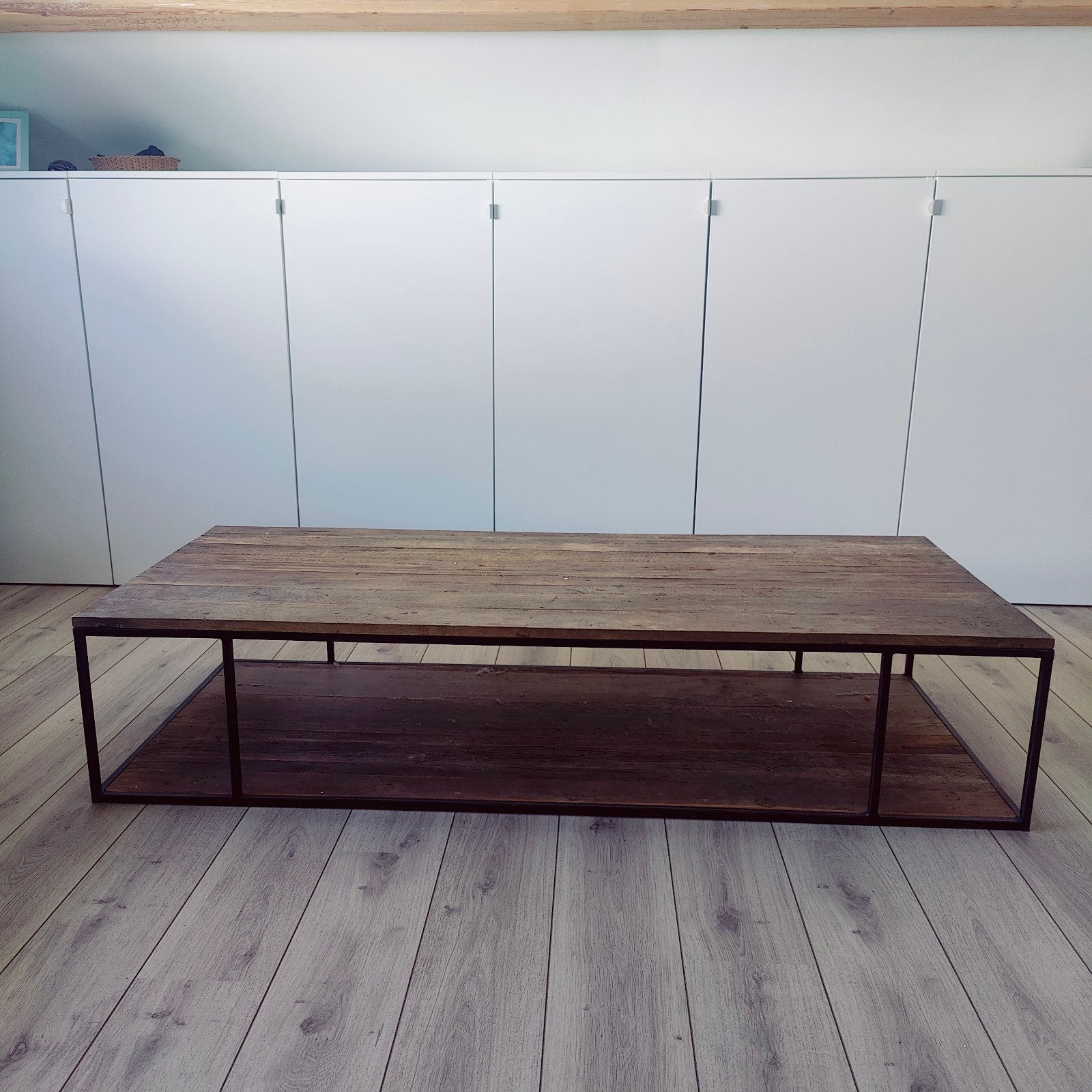 Salontafel vol hout, Enlèvement