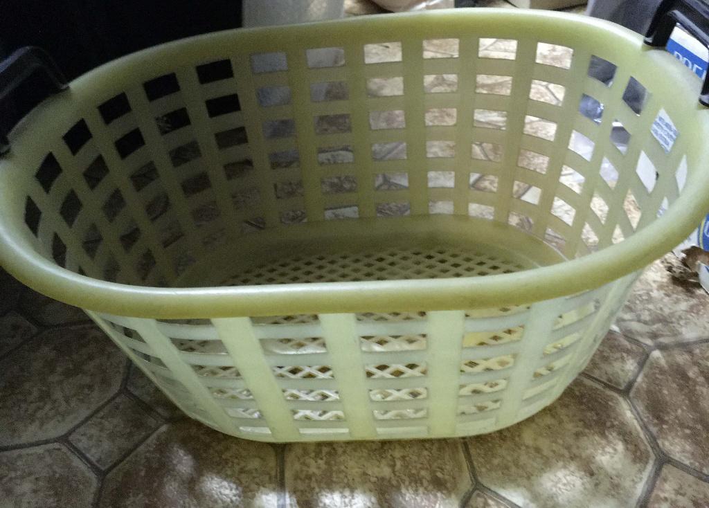 panier à linge ovale robuste en parfait état - 55x45x30 cm, Antiquités & Art, Curiosités & Brocante, Enlèvement ou Envoi