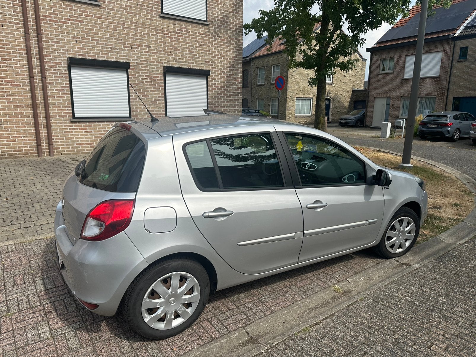 Renault Clio, gris métallisé, Achat, Noir, 5 portes, Particulier