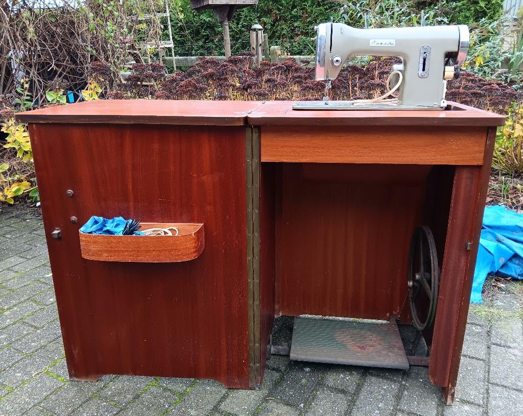 Naaimachine Caser + Meubel, Antiek en Kunst, Ophalen