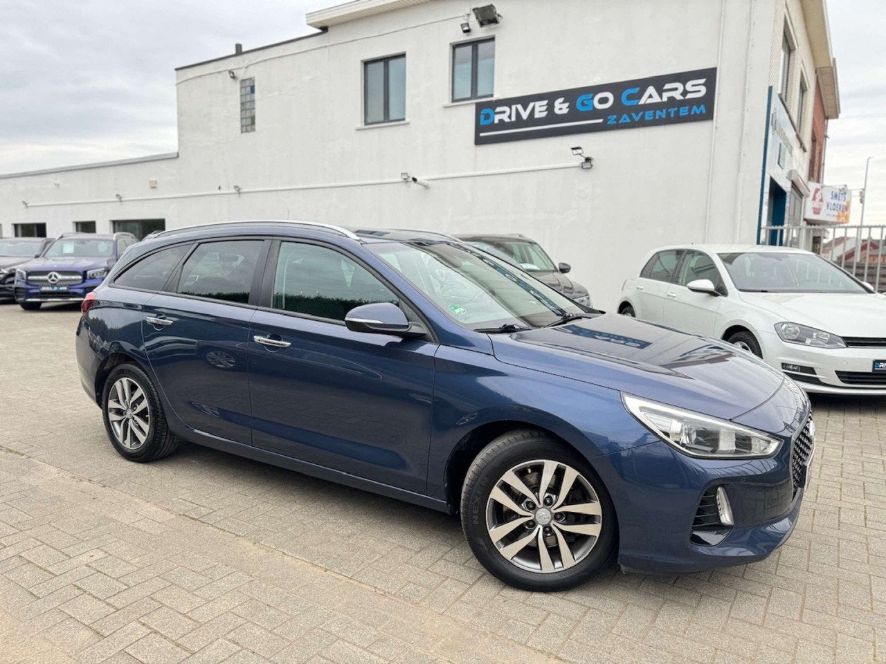Hyundai i30 1.0 T-GDi Sky - CarPlay * 1 JAAR GARANTIE * !, 4 deurs, Stof, Gebruikt, 120 pk