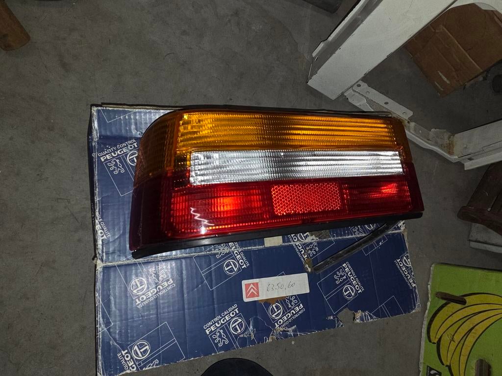 Peugeot 309 achterlicht links phase 1 Nieuw origineel, Auto-onderdelen, Ophalen of Verzenden, Peugeot