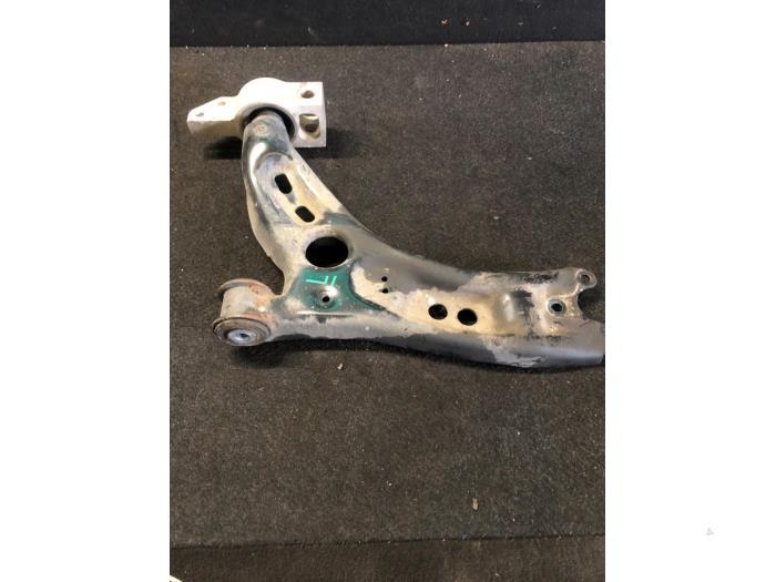 Bras de suspension avant gauche d'un Volkswagen Tiguan, Enlèvement ou Envoi, 3 mois de garantie, Utilisé, Volkswagen