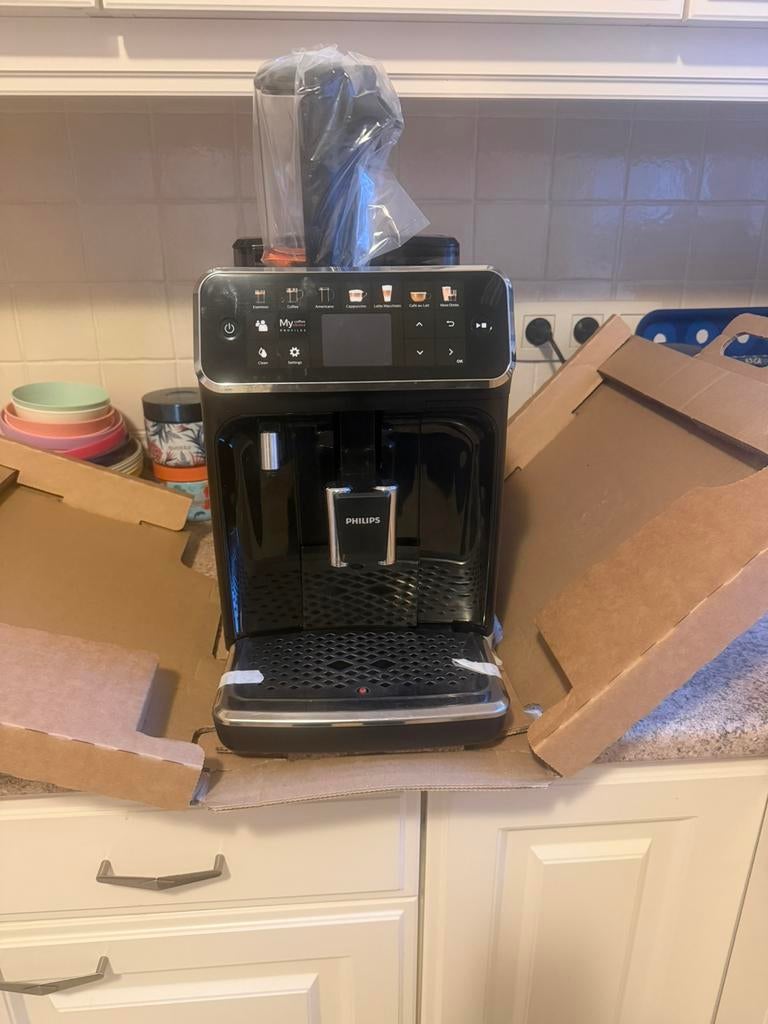 Philips Expresso Broyeur Série 5400 – EP5541/50, Electroménager, Machine à espresso, Réservoir d'eau amovible, Enlèvement ou Envoi