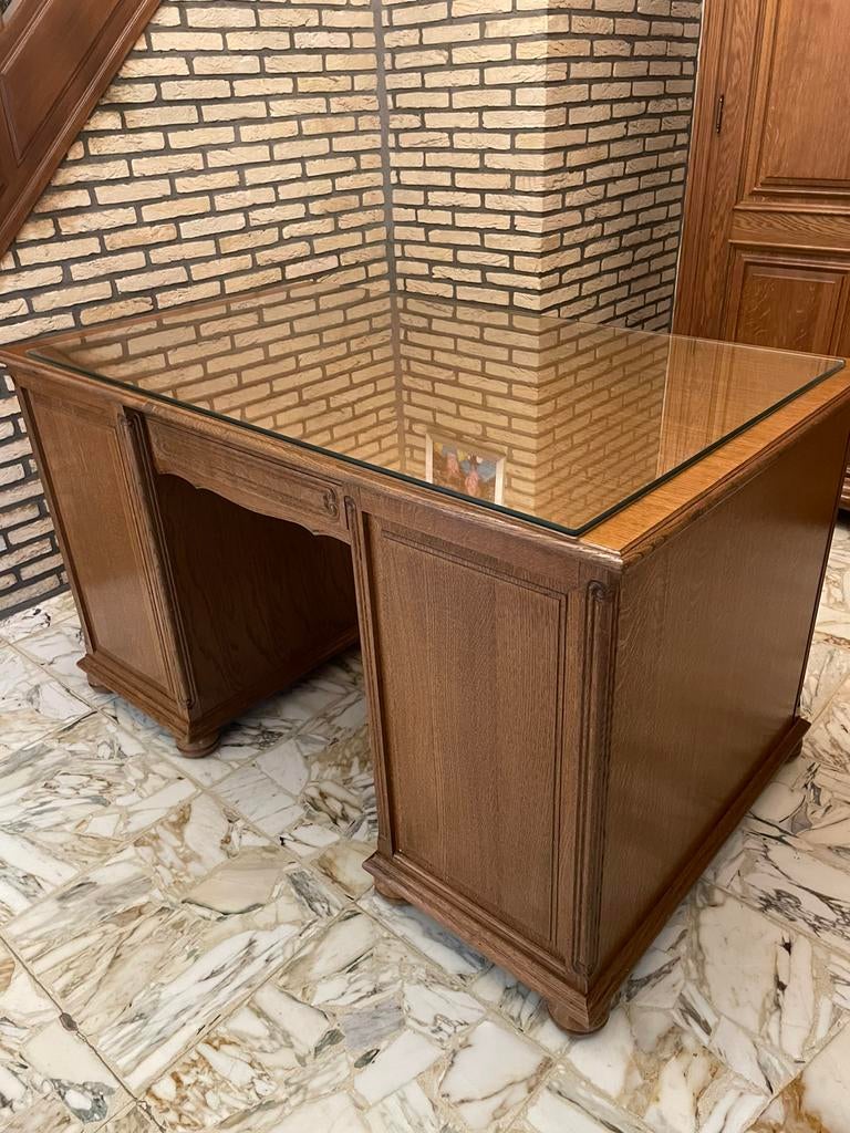Bureau en chêne, Enlèvement