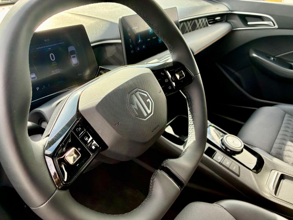 MG 3 Hybrid Luxury 360 Cam Carplay, Auto's, Dex, 4 cilinders, Leder en Stof, 5 zetels