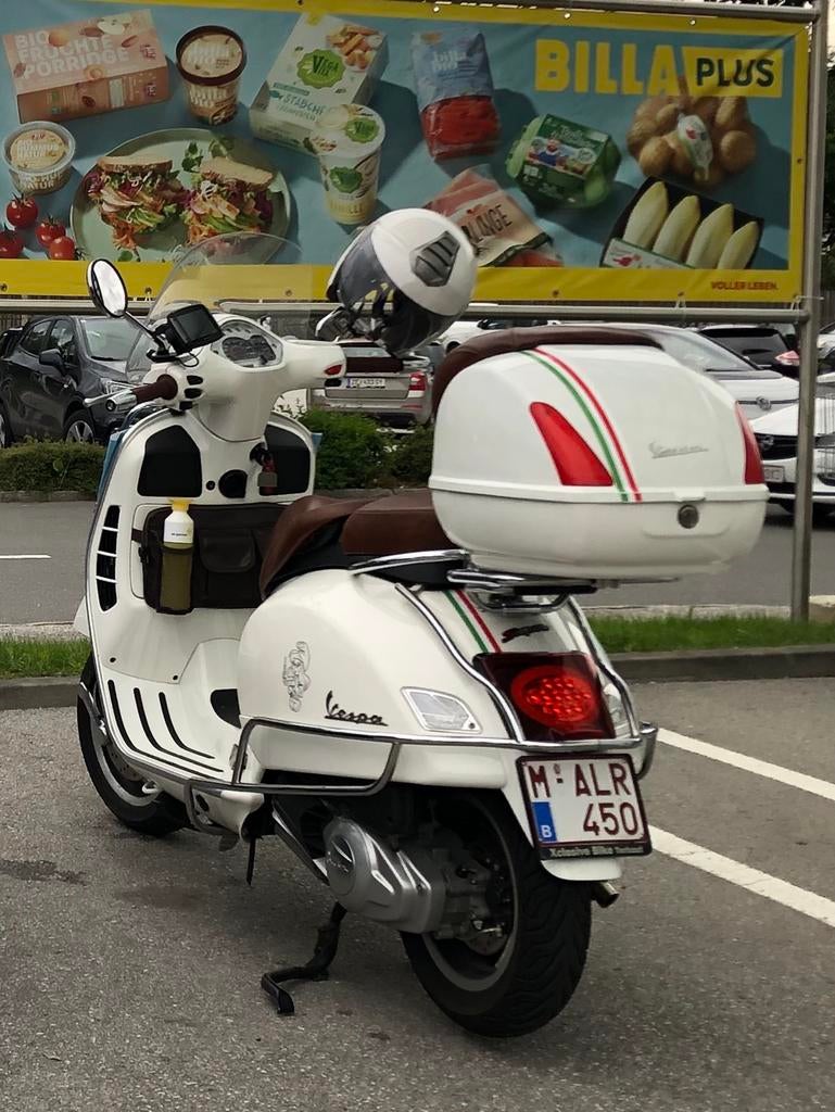 Vespa GTS - Feu arrière LED "Moto Nostra", Enlèvement, Comme neuf, Vespa