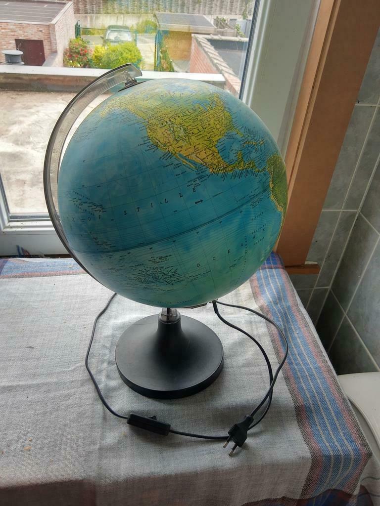 Wereldbol op electriciteit, Ophalen of Verzenden, Zo goed als nieuw