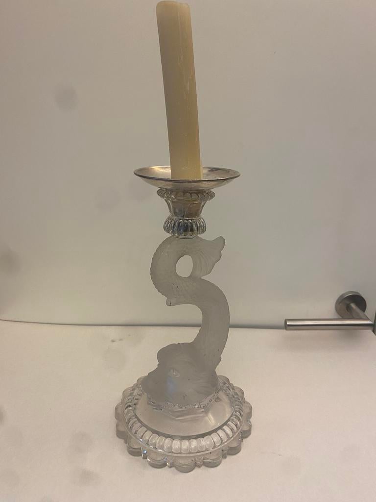 Elegante antieke kandelaar van glas met een dolfijn ontwerp., Ophalen of Verzenden, Glas