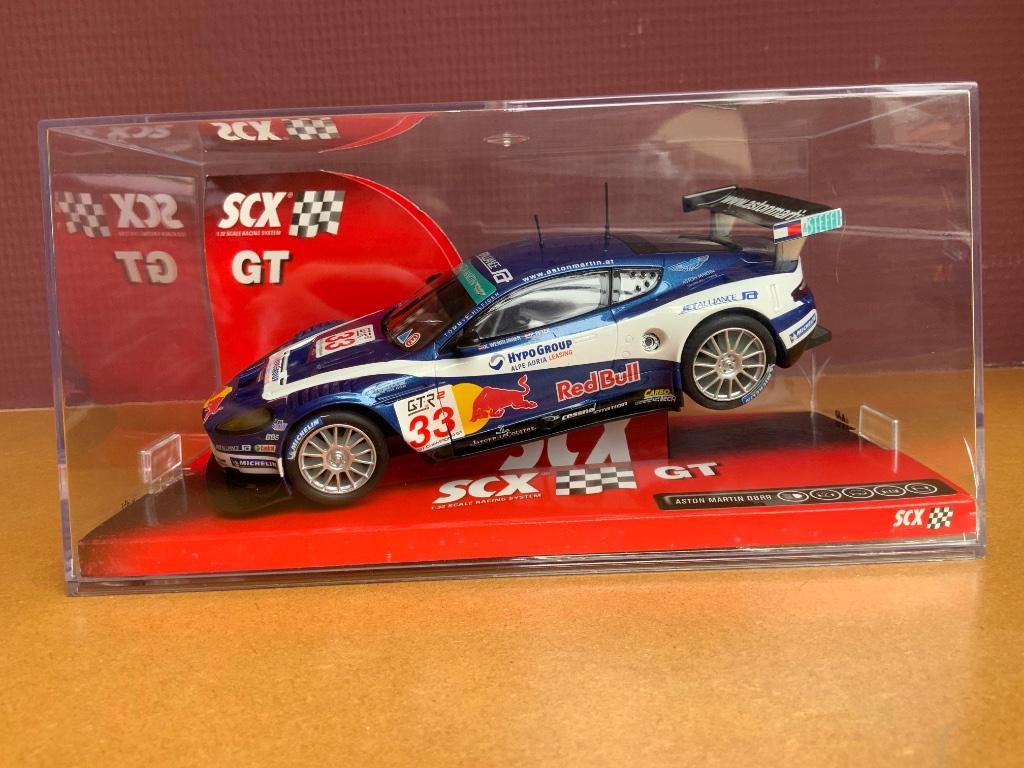 Aston Martin DB9 - Redbull Racing Slot car. MIB, Hobby & Loisirs créatifs, Neuf, Autres marques, Enlèvement ou Envoi, Voiture
