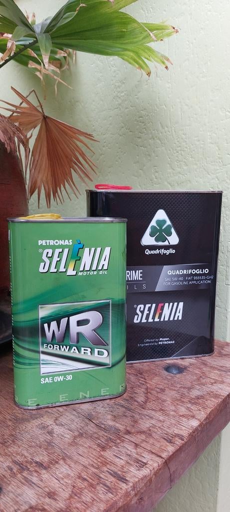 Lot de 2 bouteilles d'huile Petronas Selenia Quadrifoglio, Enlèvement ou Envoi, Comme neuf, Voitures