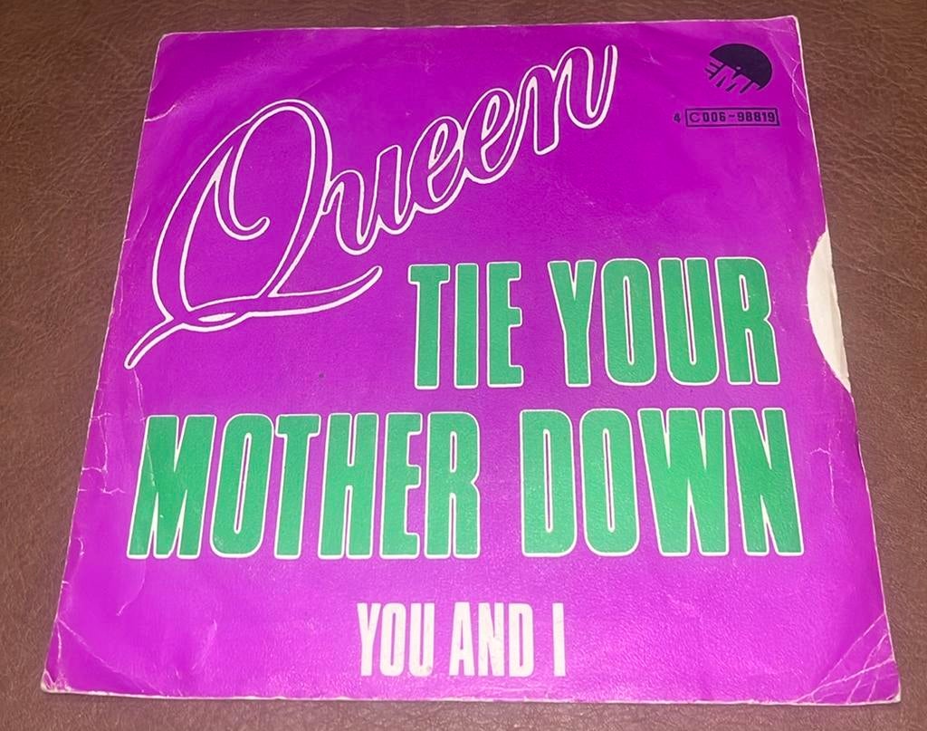 Queen - Tie your mother down - 7” vinyl single - BE persing, Ophalen of Verzenden, Gebruikt