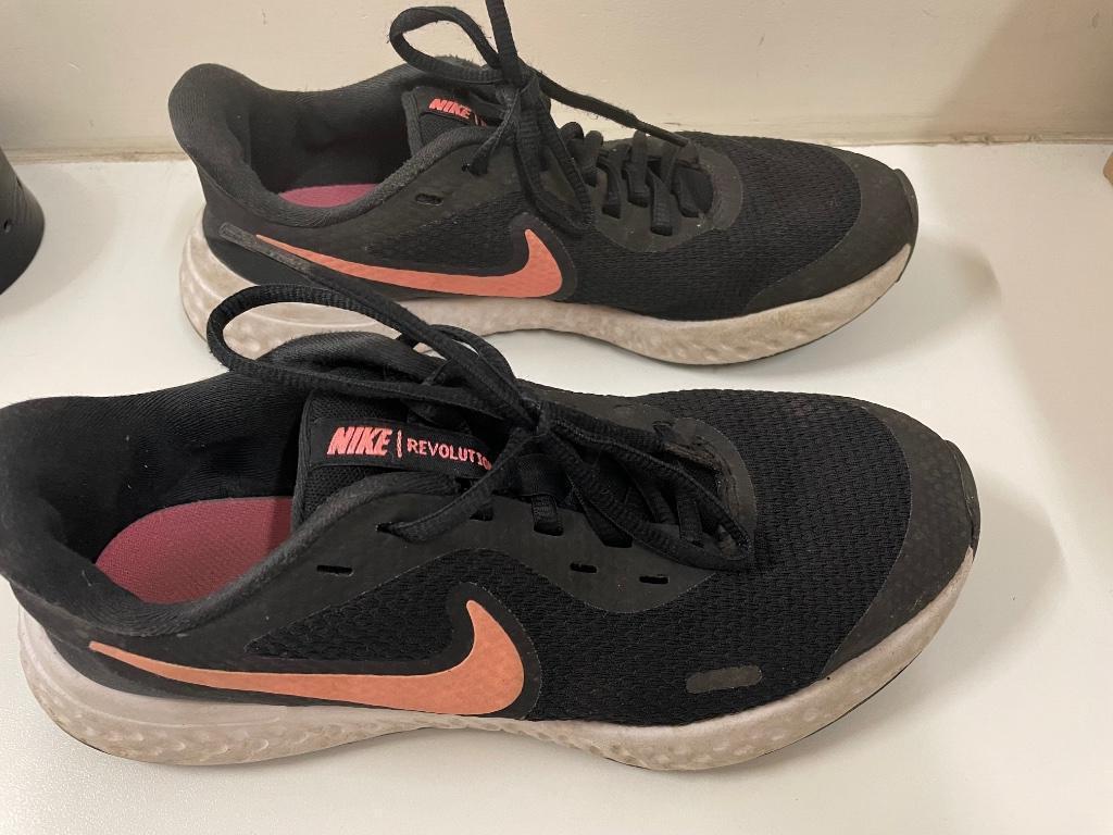 Zwarte nike schoenen maat 37,5, Ophalen, Nike, Gedragen, Sportschoenen