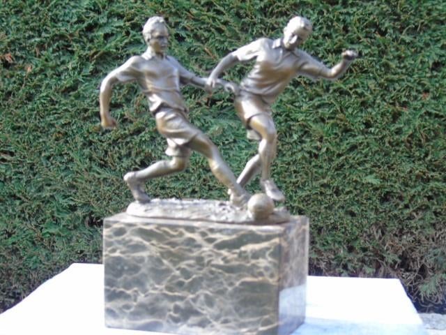 gesigneerde bronzen voetballer (2), MILO, Ophalen of Verzenden, Brons