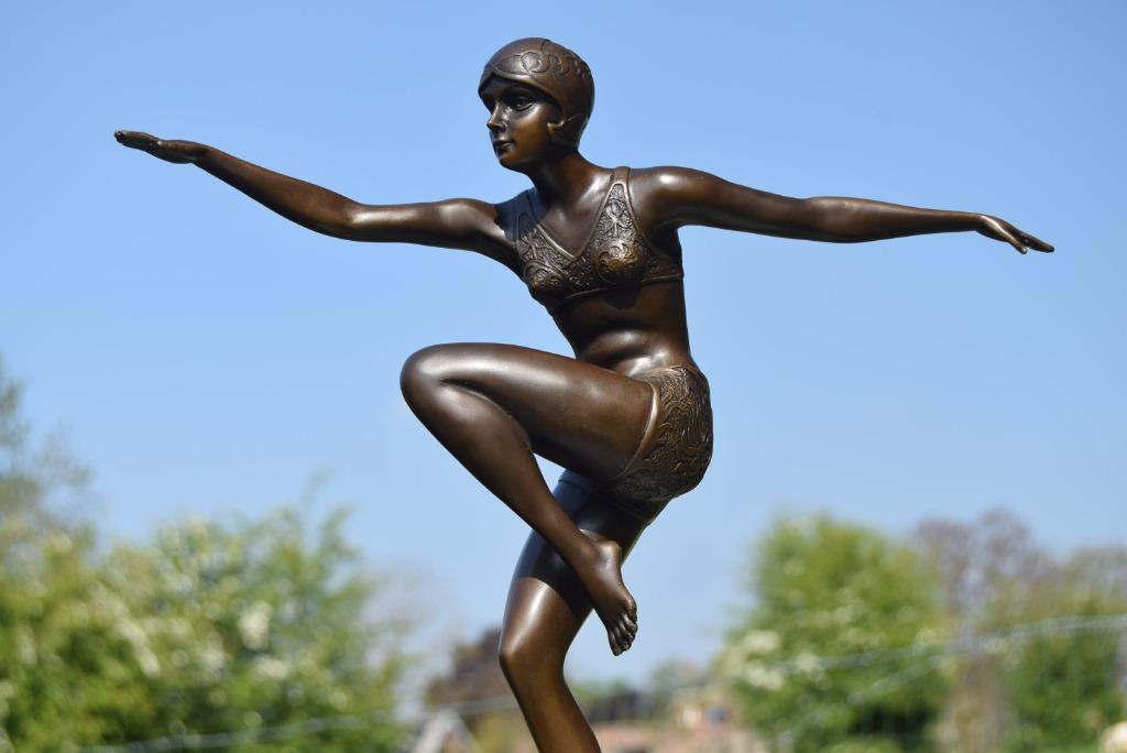 Statue en bronze signé sur socle en marbre (grande danseuse, Enlèvement ou Envoi, Bronze