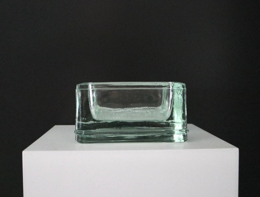Vide-Poche, ontworpen door Le Corbusier Charlotte Perriand, Enlèvement ou Envoi