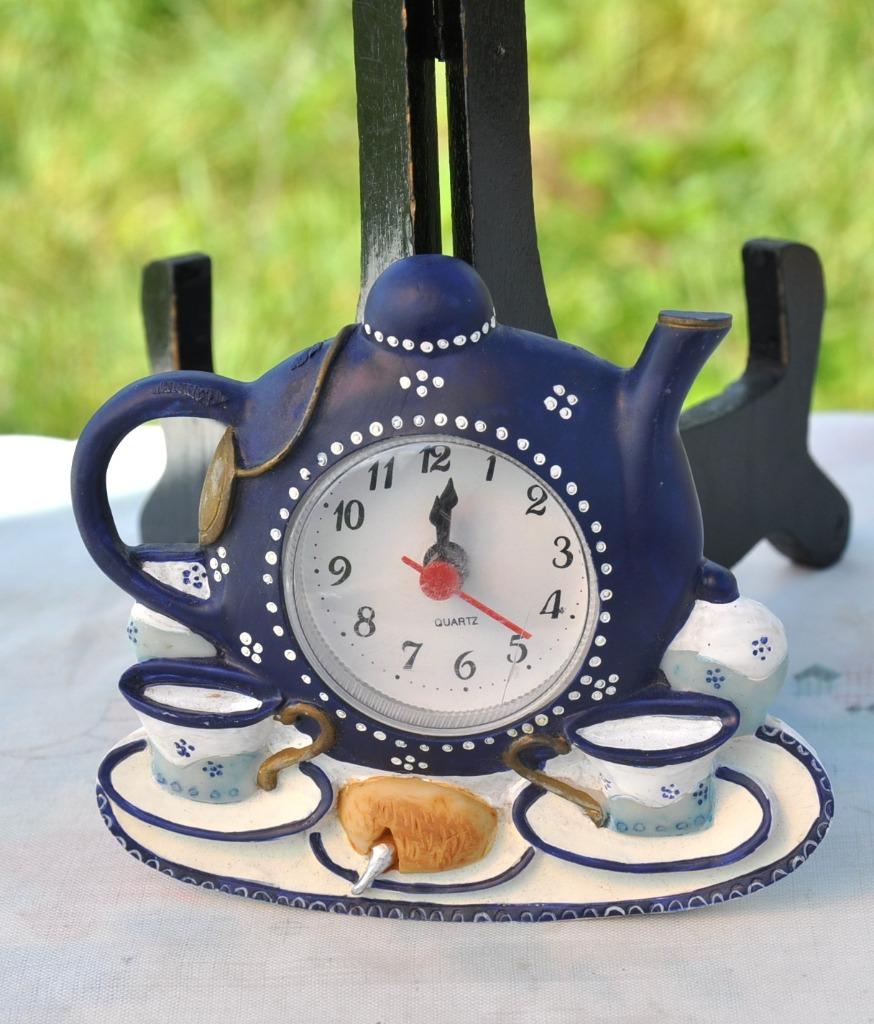 petite horloge decoratice de cuisine forme cafetière, Enlèvement ou Envoi, Utilisé, Horloge murale