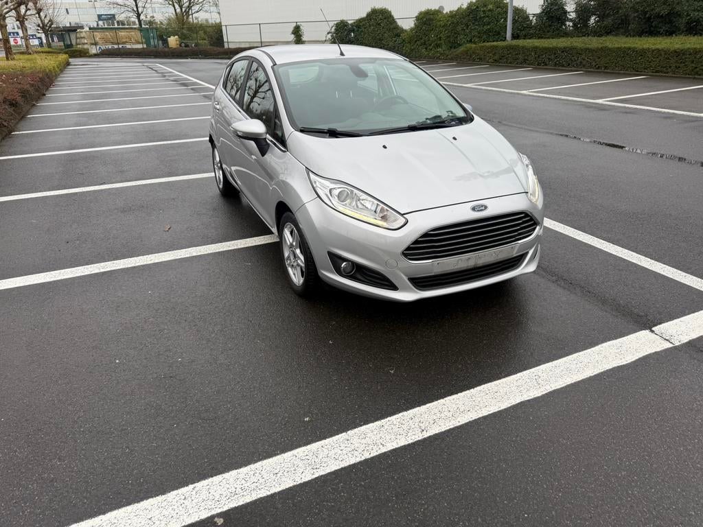 Ford Fiesta diesel zilver metaal 93870 km, Auto's, Voorwielaandrijving, Euro 5, Stof, 4 cilinders