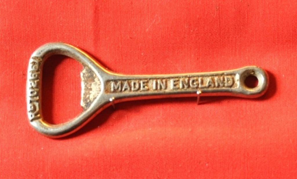 décapsuleur made in england crown opener (x2125), Verzamelen, Biermerken, Ophalen of Verzenden, Gebruikt, Flesopener, Overige merken