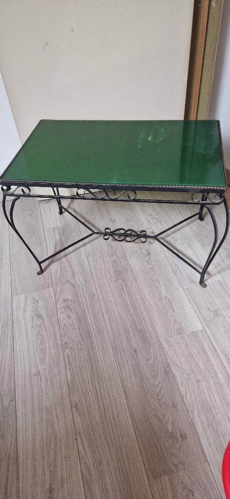 Smeetijzeren bijzettafeltje met groen glas, Vintage, 55 tot 75 cm, Rechthoekig, Ophalen