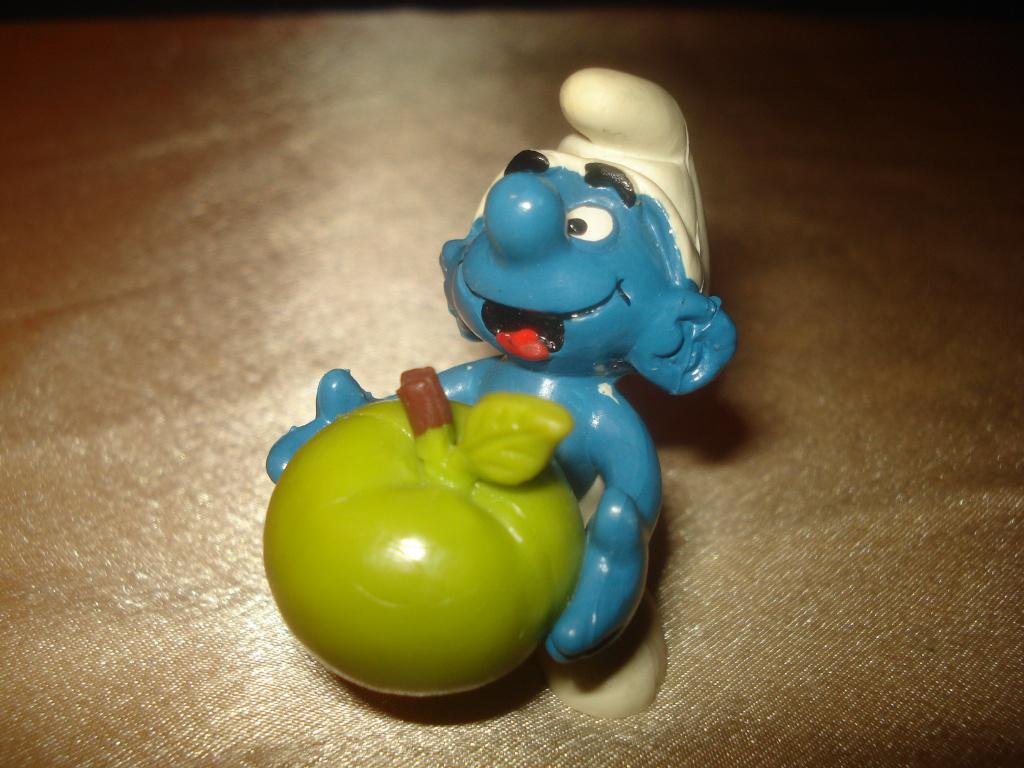 SCHTROUMPFS 20160 Schtroumpf Pomme Vert Olive Années 80's, Verzamelen, Smurfen, Nieuw, Poppetje, Figuurtje of Knuffel, Verschillende Smurfen