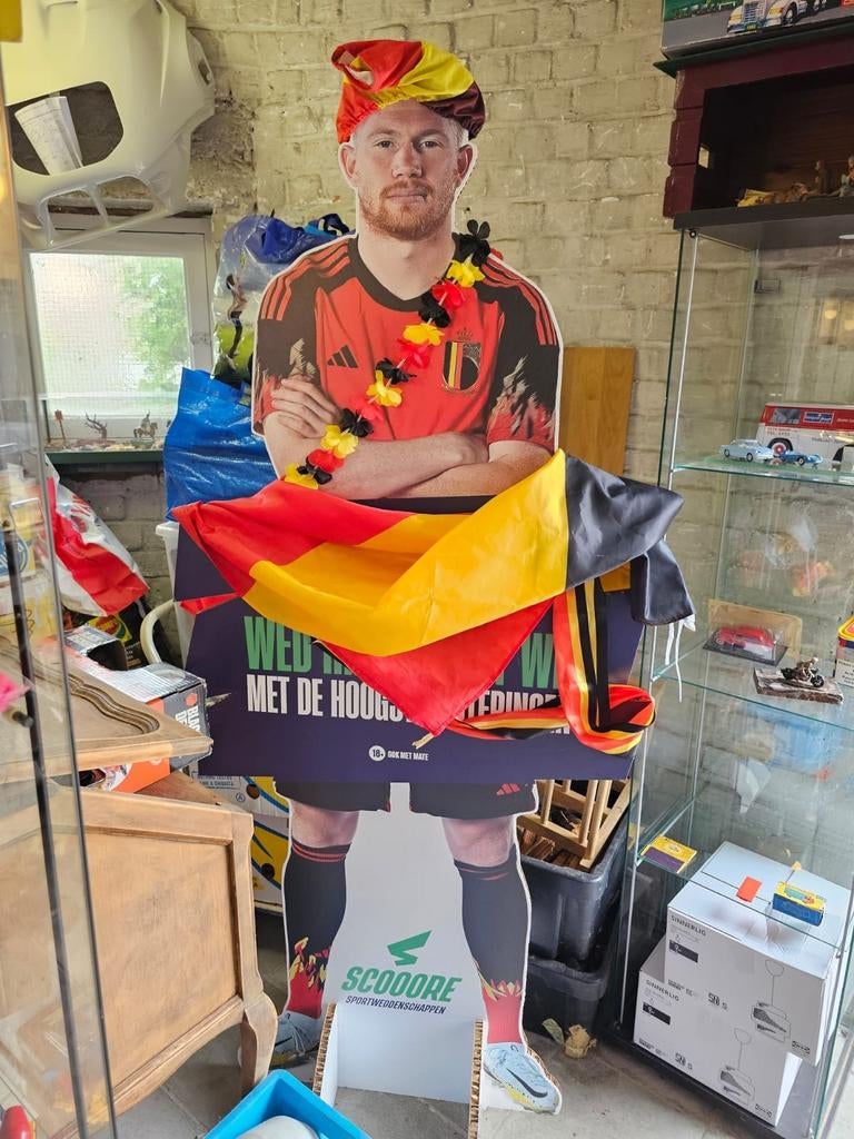 Panneaux en carton  Kevin Debruyne .
Grandeur nature 
Avec a, Enlèvement
