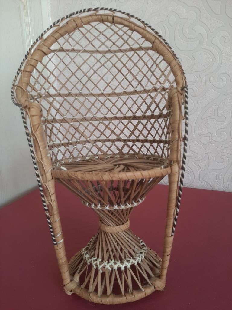 Chaise de poupée vintage en rotin style boho, Collections, Maisons de poupées & Accessoires, Comme neuf, Décoration, Enlèvement ou Envoi