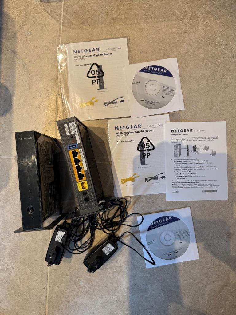 Netgear N300 wireless gigabit router x 2, Computers en Software, Routers en Modems, Ophalen of Verzenden, Zo goed als nieuw, Router