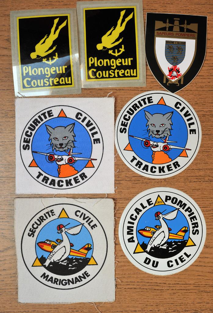 Set badges en stickers civiele bescherming  - Frankreich, Verzamelen, Verzenden, Overige soorten, Embleem of Badge