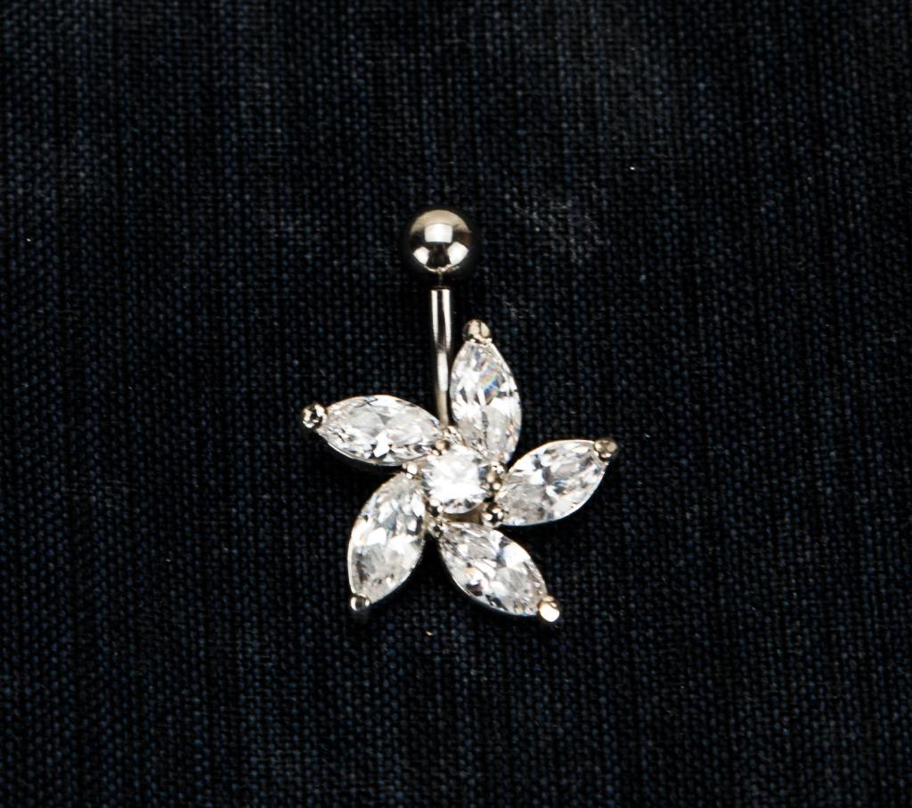 Piercing en forme de fleur blanche, Bijoux, Sacs & Beauté, Piercings, Neuf, Enlèvement ou Envoi, Piercing nombril, Acier