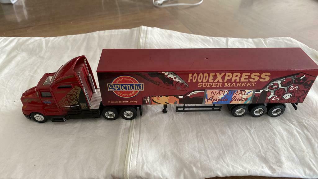 Vrachtwagen rode kleur met oplegger foodexpress, Kinderen en Baby's, Ophalen, Gebruikt