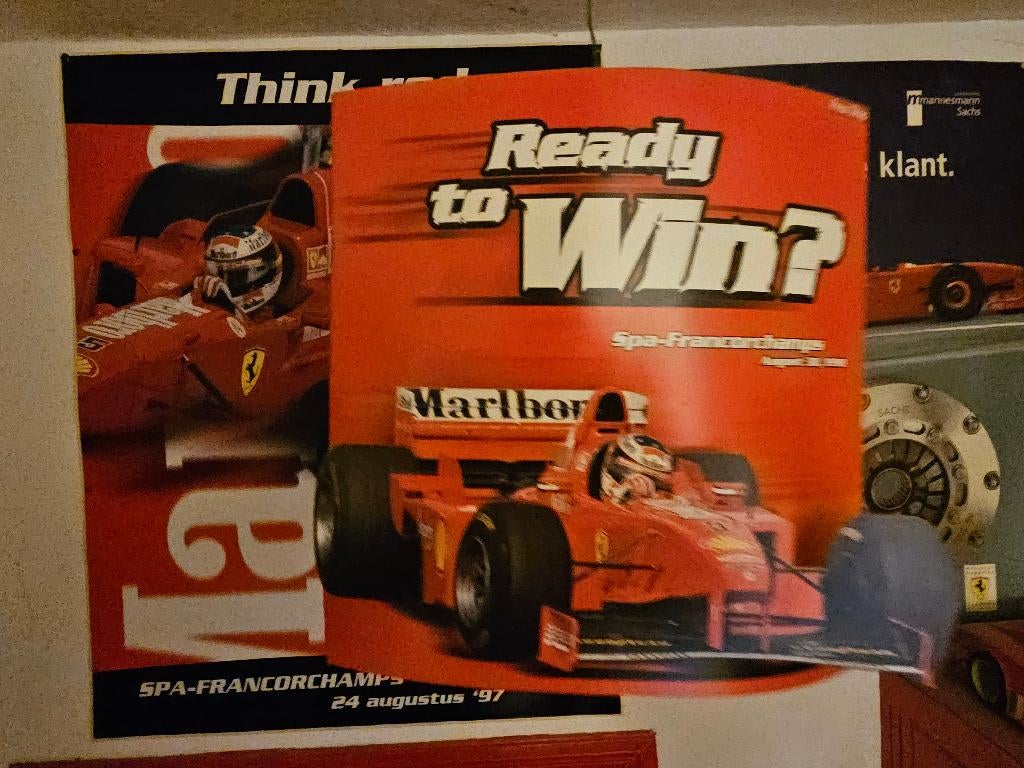 Karton display poster ferrari f1 gp spa, Verzamelen, Posters, Gebruikt, A4 of kleiner, Vierkant, Ophalen of Verzenden