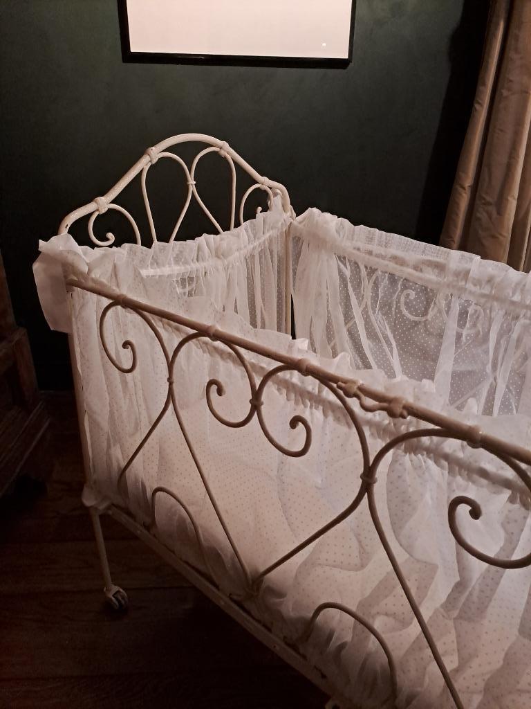 Antiek Frans babybedje ijzeren ledikant, Enfants & Bébés, Berceaux & Lits, Utilisé, Lit, Enlèvement