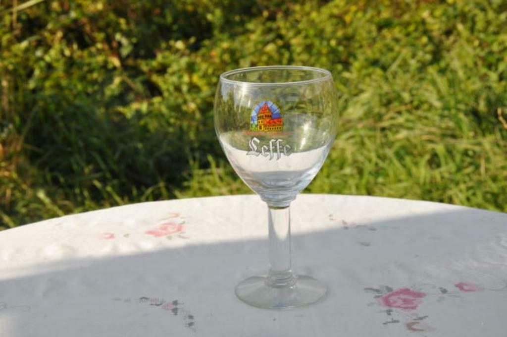 §  verre leffe 33cl, Ophalen of Verzenden, Zo goed als nieuw, Glas of Glazen, Leffe