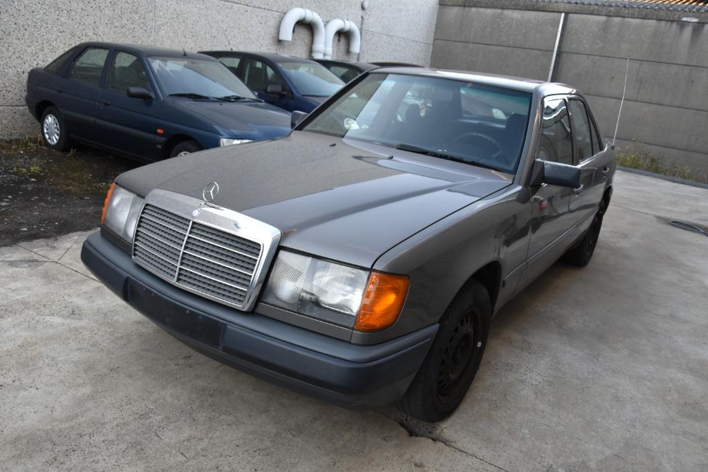 Mercedes-Benz E 230 Benzine Oldtimer Zeer Proper !, Autos, Mercedes-Benz, Achat, Entreprise, Boîte manuelle, Toit ouvrant