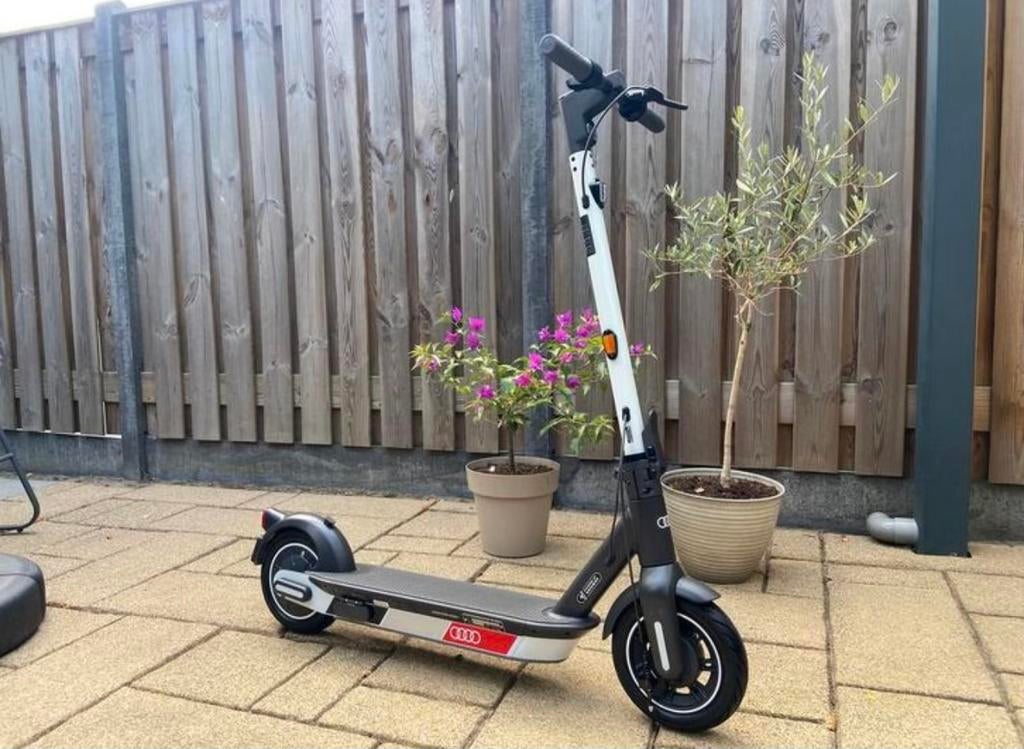 Ninebot G30 step audi edition, Ophalen, Nieuw, Elektrische step (E-scooter)