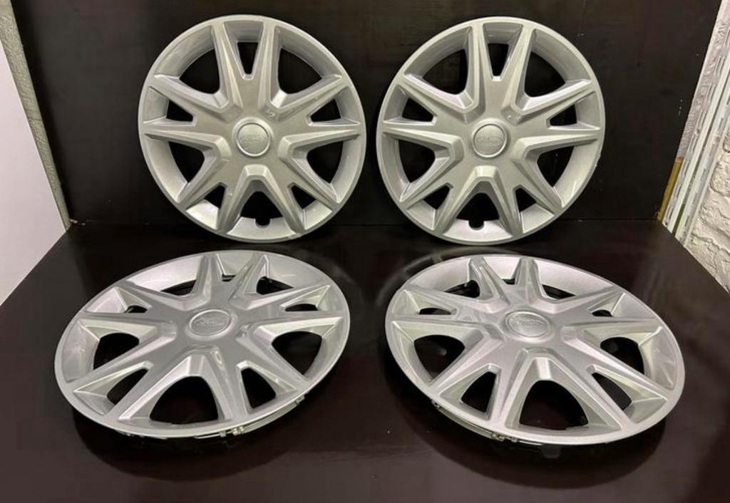 4 enjoliveurs d’origine Ford fiesta focus transit ka 15", Enlèvement ou Envoi, Comme neuf