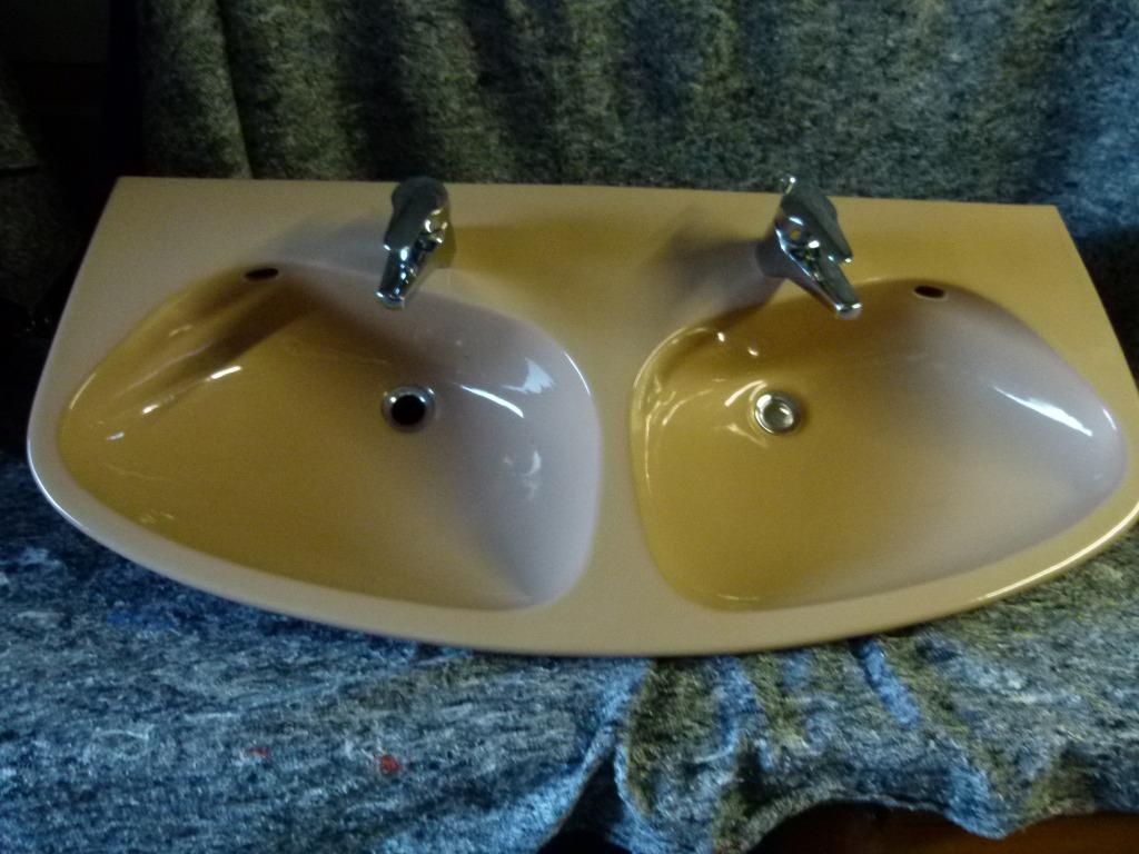 vintage dubbele wastafel lavabo 70er hel caramel, Ophalen, Huis en Inrichting