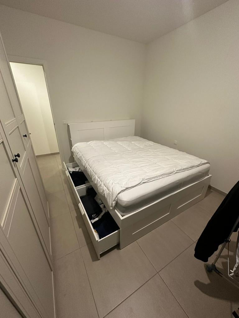 Lit blanc 160 cm avec matelas et rangements – très bon état, Enlèvement, Comme neuf, Blanc