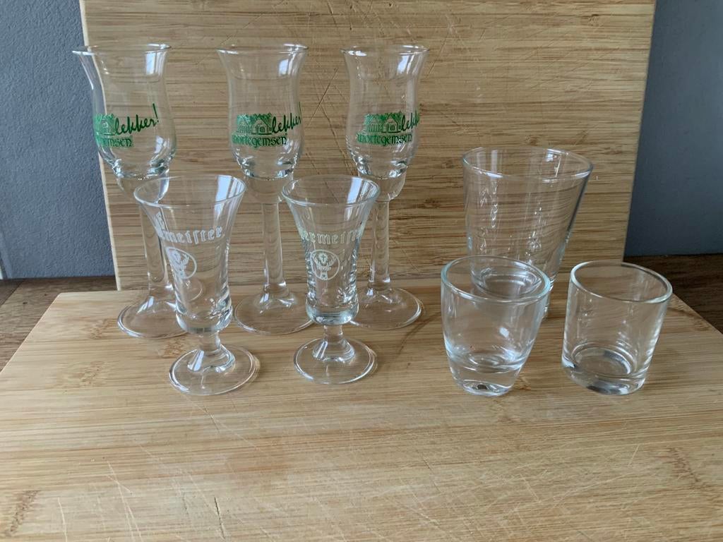 8 verschillende glaasjes, Ophalen, Zo goed als nieuw