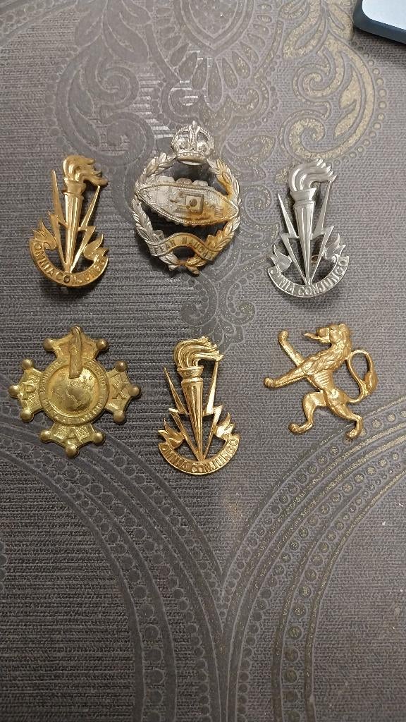 Badges, médailles, armées belges et anglaises, Enlèvement ou Envoi, Armée de terre, Emblème ou Badge