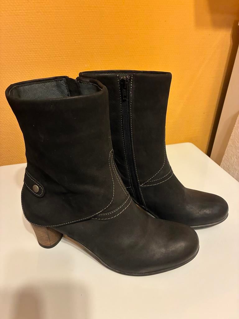 Enkellaarsjes zwart nubuck  leder met rits, Kleding | Dames, Schoenen, Ophalen of Verzenden, Zwart
