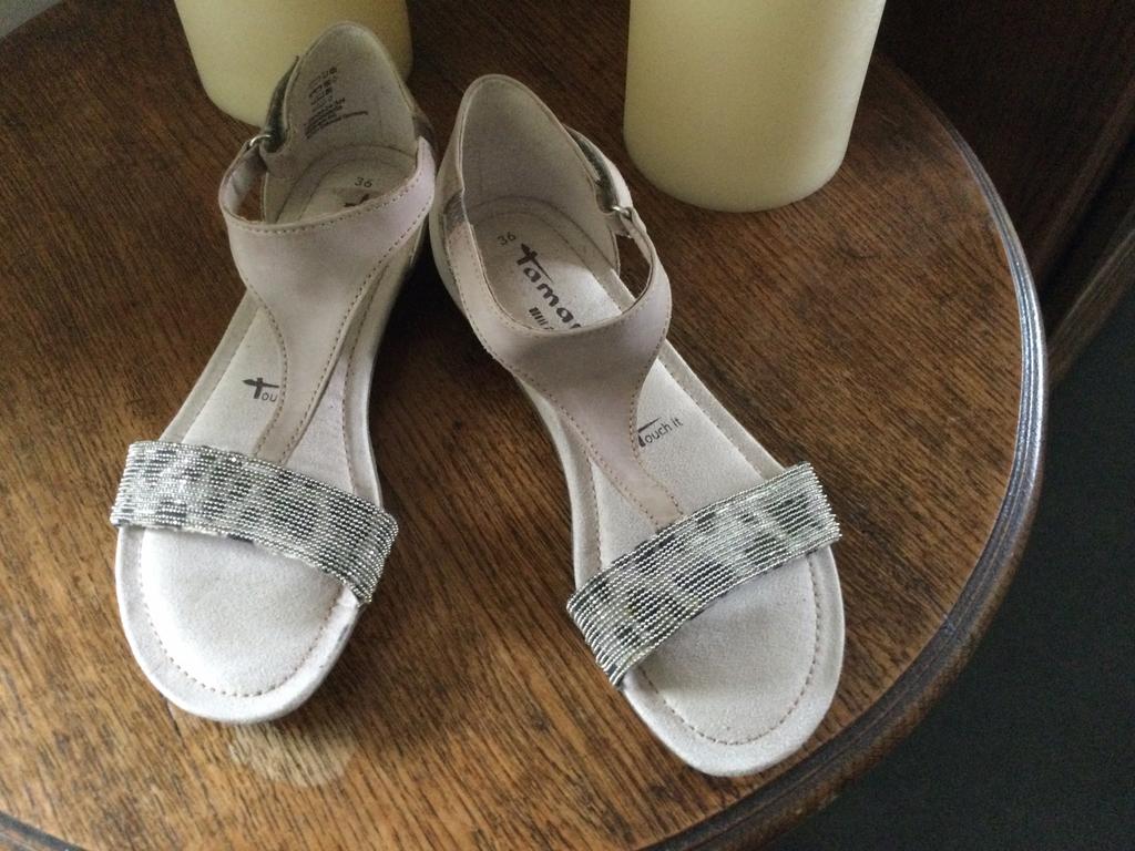 Sandalen Tamaris maat 36 koopje!!!!!, Kleding | Dames, Schoenen, Zo goed als nieuw, Beige, Ophalen of Verzenden