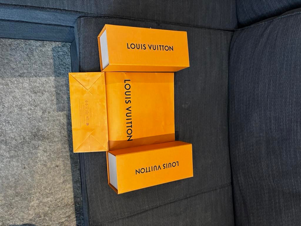 Boîtes vides de parfum + sachet Louis Vuitton, Bijoux, Sacs & Beauté, Enlèvement ou Envoi