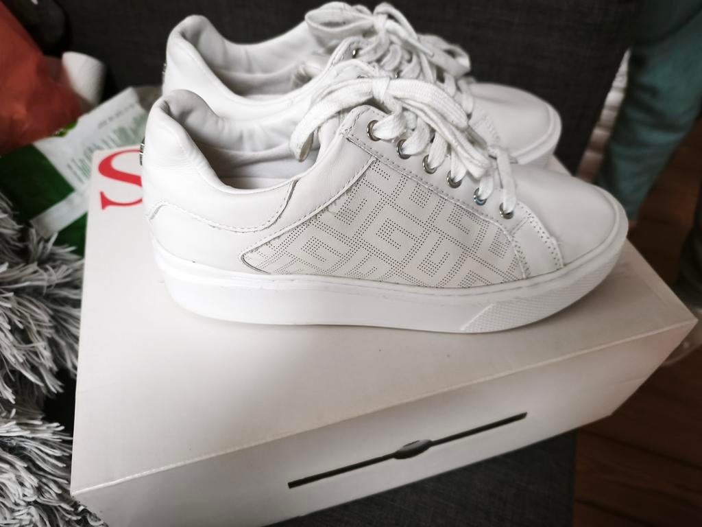 Chaussures Guess ORIGINAL, Enlèvement