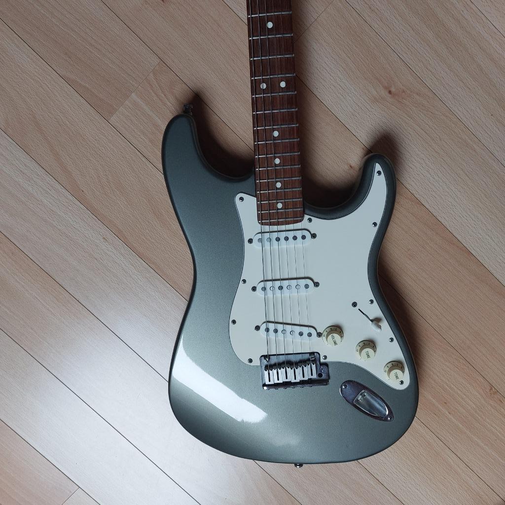 guitare Fender, Enlèvement, Comme neuf, Autres types, Avec valise