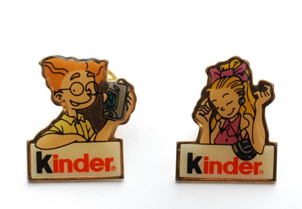 2 pin's Famille Kinder Ferrero 1993, Collections, Enlèvement ou Envoi, Comme neuf