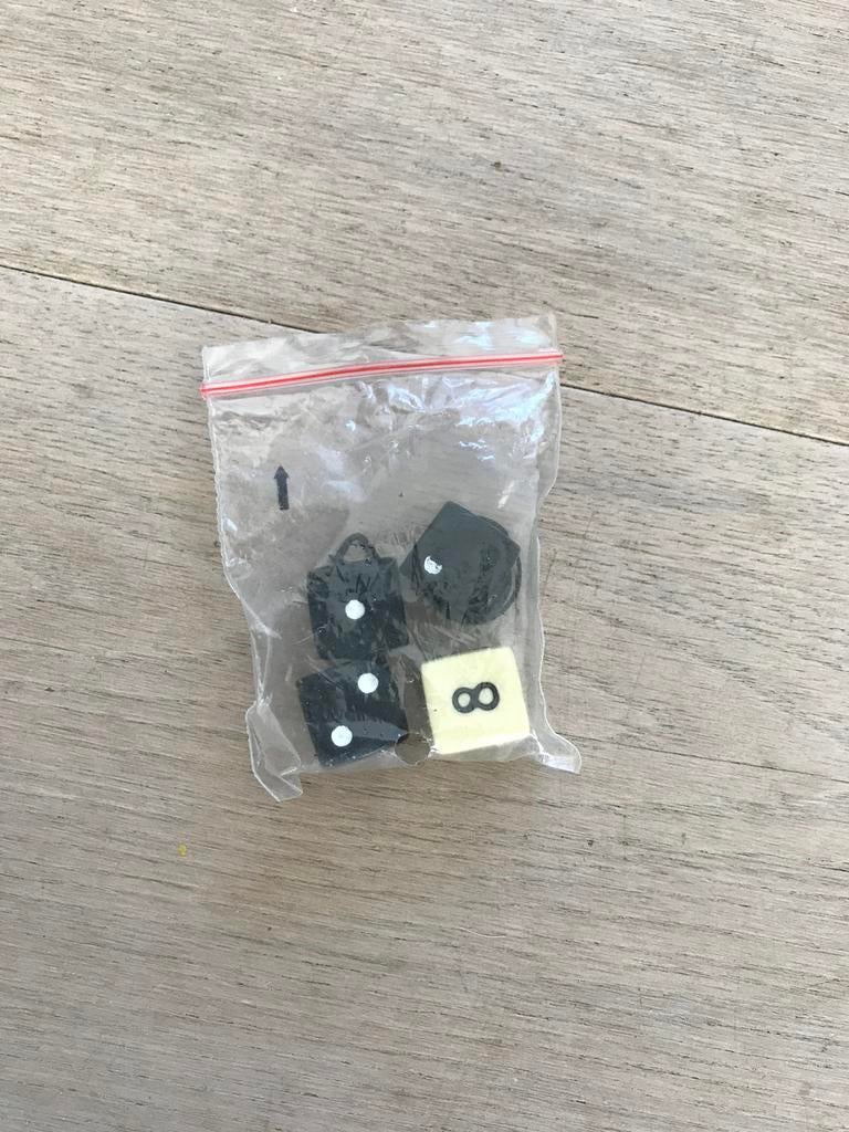4 dobbelstenen, Ophalen of Verzenden, Zo goed als nieuw